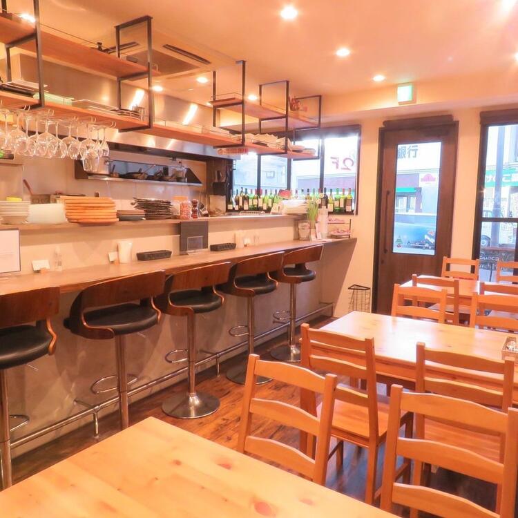 店内は明るくオシャレな雰囲気☆