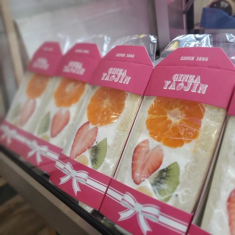 フルーツをふんだんに使った商品を提供