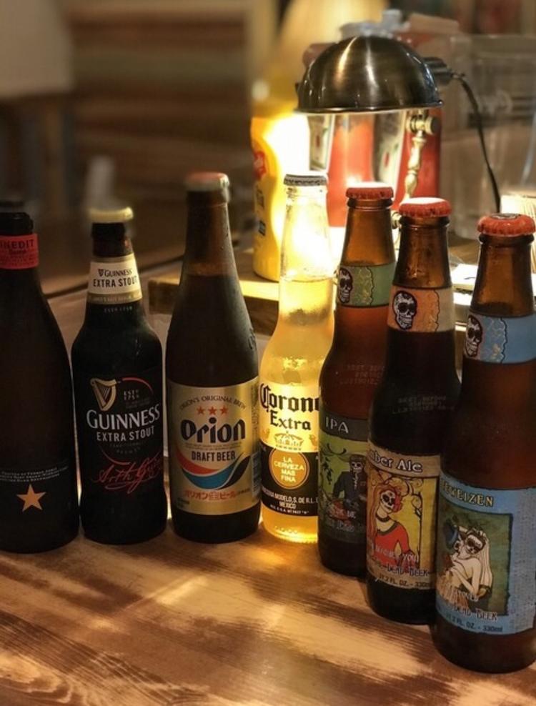 様々な瓶ビールを巨大冷蔵庫に御用意!