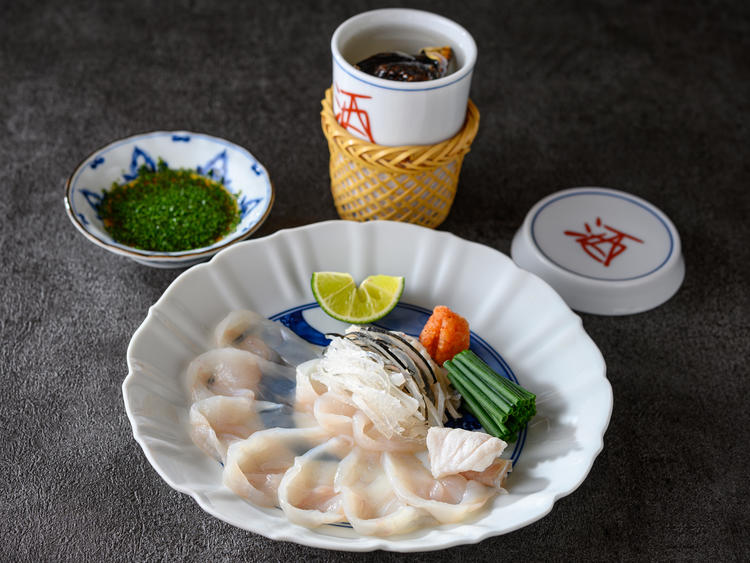 天然熟成ふぐの薄造り