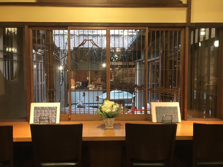 和モダンな店内は落ち着いた雰囲気