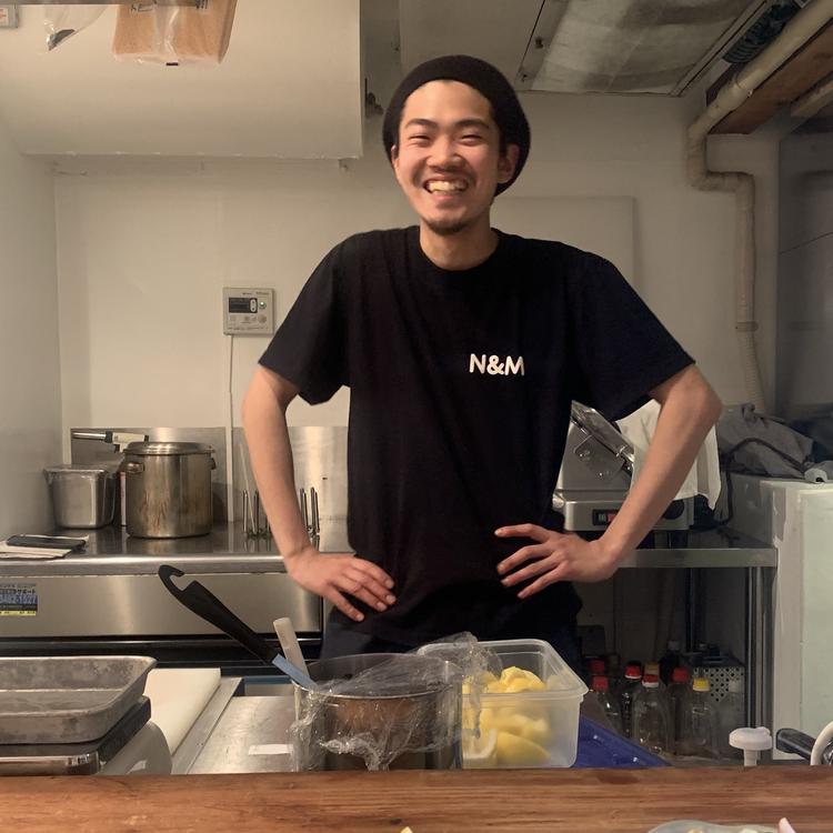 最新のキッチン設備があります