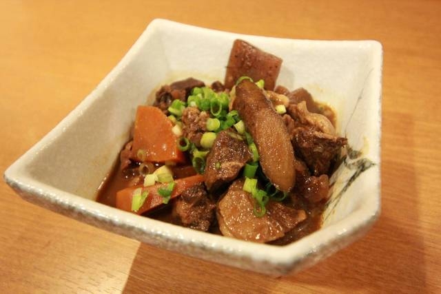 お酒に合う一品料理も多数用意◎