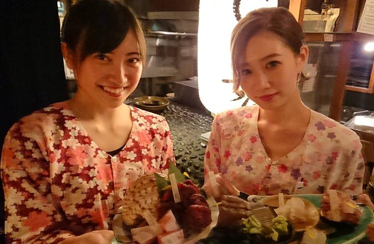 調理、ホールの垣根もなく温かい雰囲気に