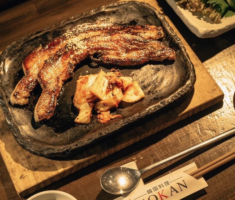 人気の韓国料理のサムギョプサル