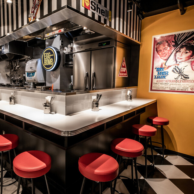 アメリカンダイナーをイメージした店内