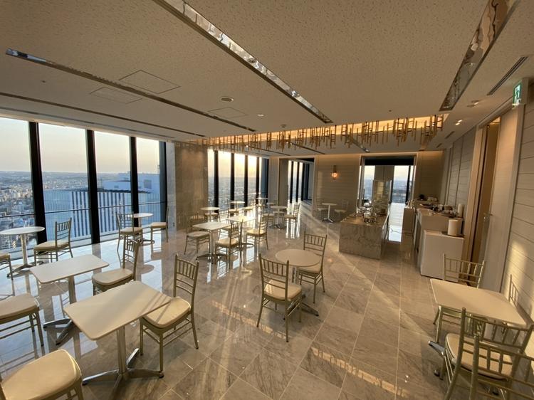 チャペルとしても利用できるカフェも隣接