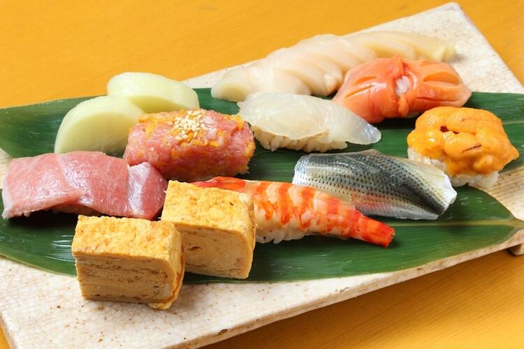 築地で仕入れる新鮮な食材を使用
