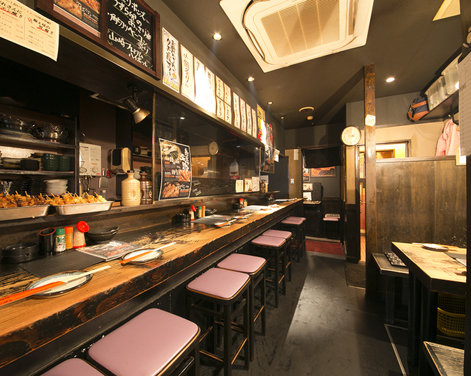 落ち着いた雰囲気の店内