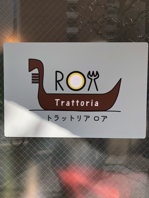 ロゴマーク(ゴンドラの上に食器でROA)