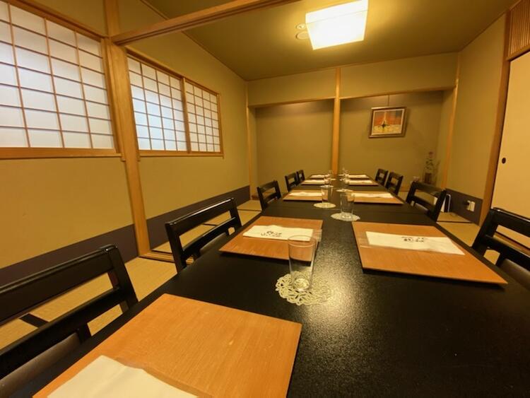 2階はお座敷を完備しております