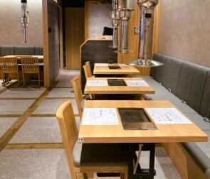 席数100席以上の広々店内♪