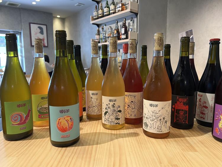 お酒も種類豊富で学びが多い環境です◎
