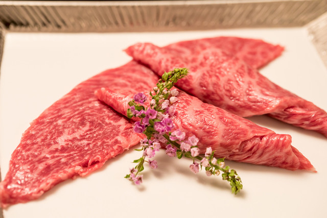 黒毛和牛"雌牛"赤身肉を使用しています