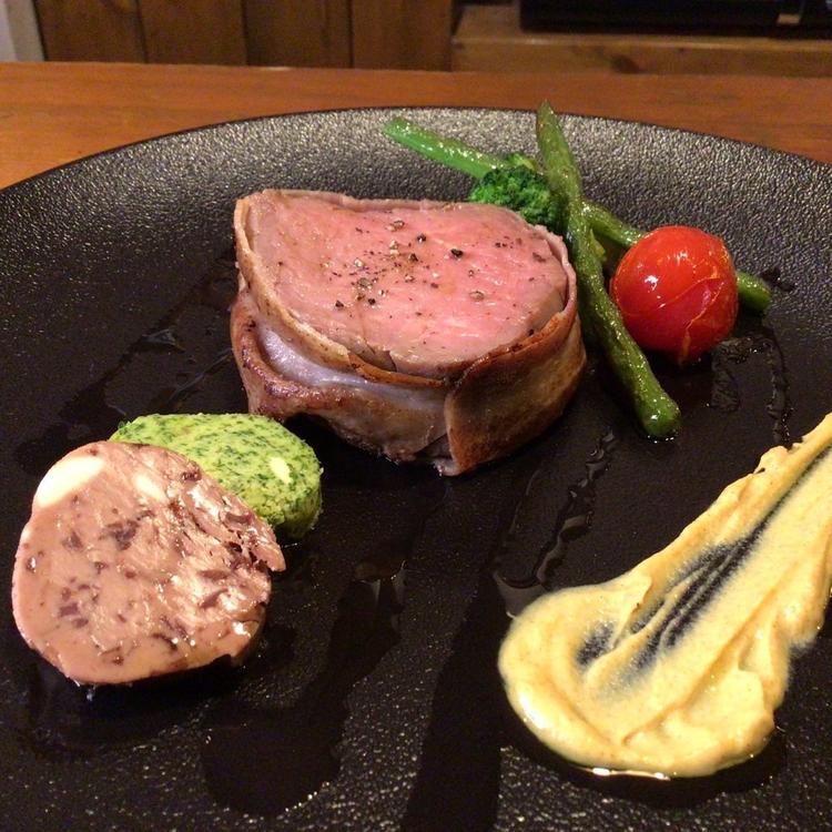 鹿もも肉の炭火グリル