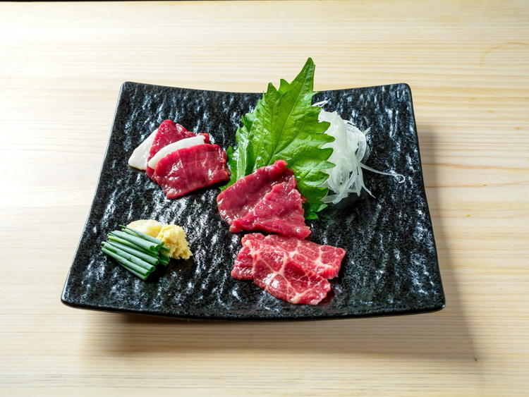 熊本直送の馬刺し