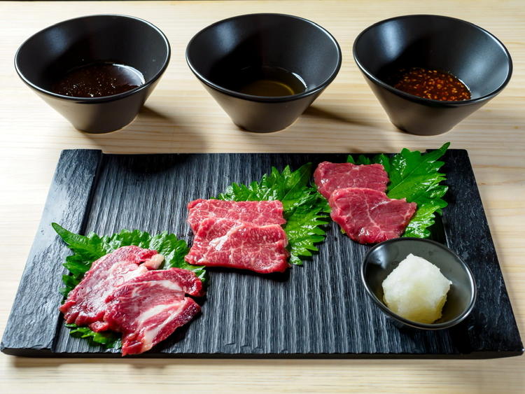 馬肉焼肉は自家製の3種のタレで