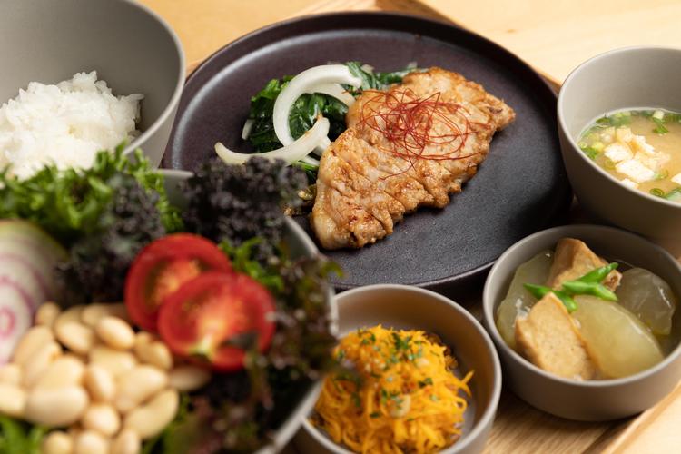 体に優しい、河北町の魅力が詰まった定食