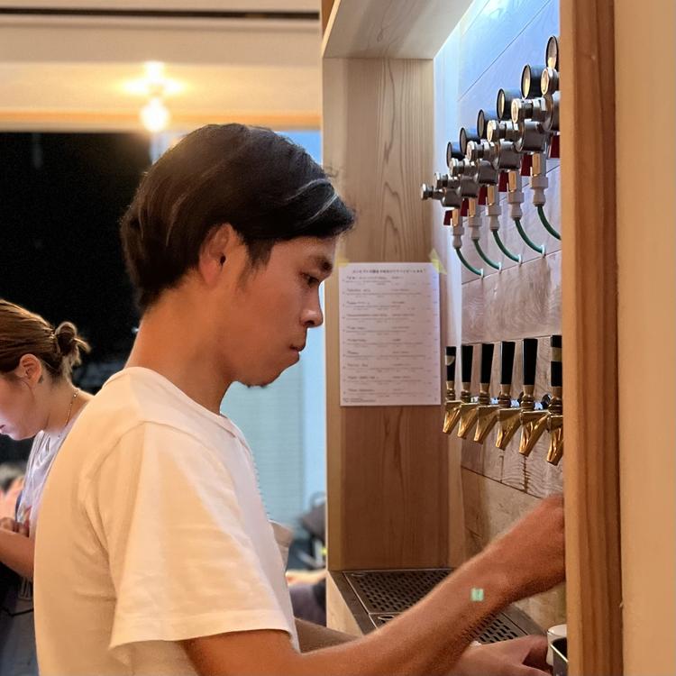 厳選国産クラフトビールは全10タップ!
