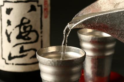 伝統工芸の酒器にもこだわっています