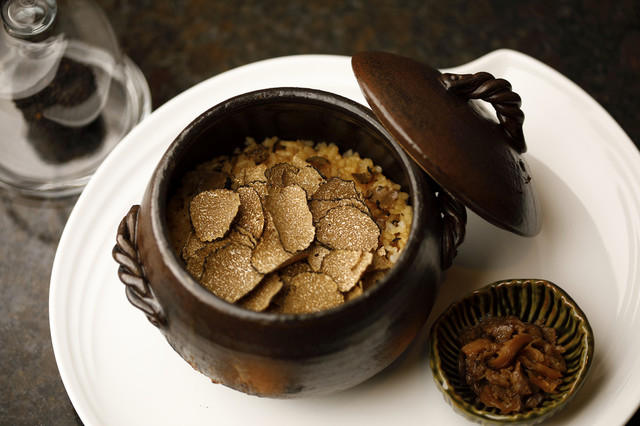 香り高いトリュフの土鍋ご飯