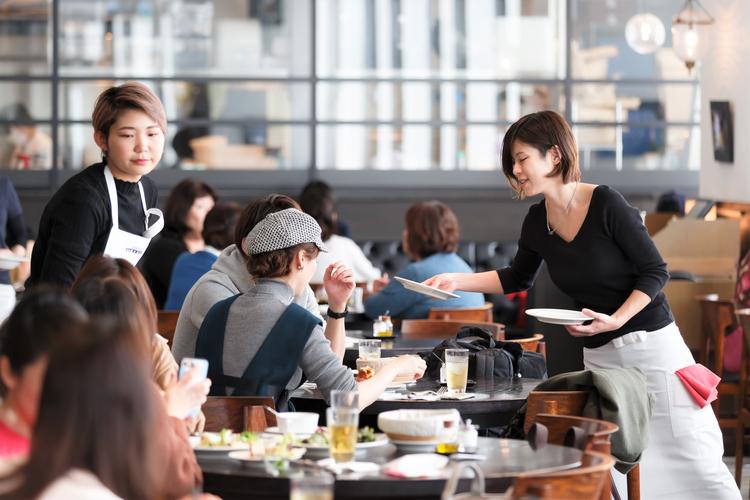 型にはまらないあなたらしい接客を