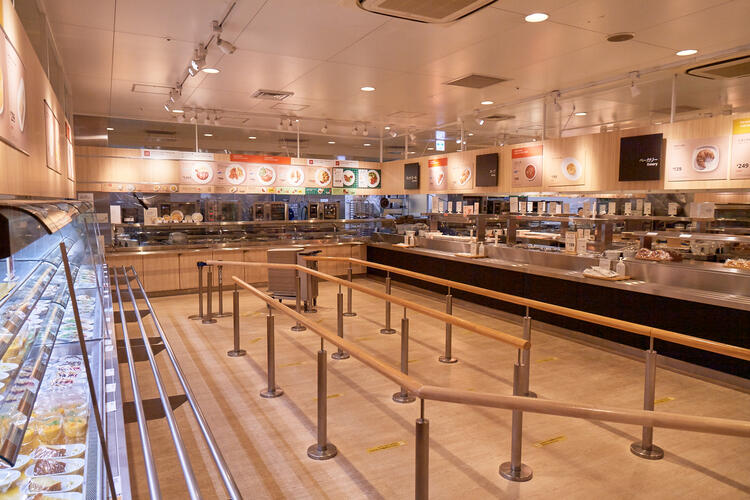 キレイ&ワクワクする空間!店内は広々