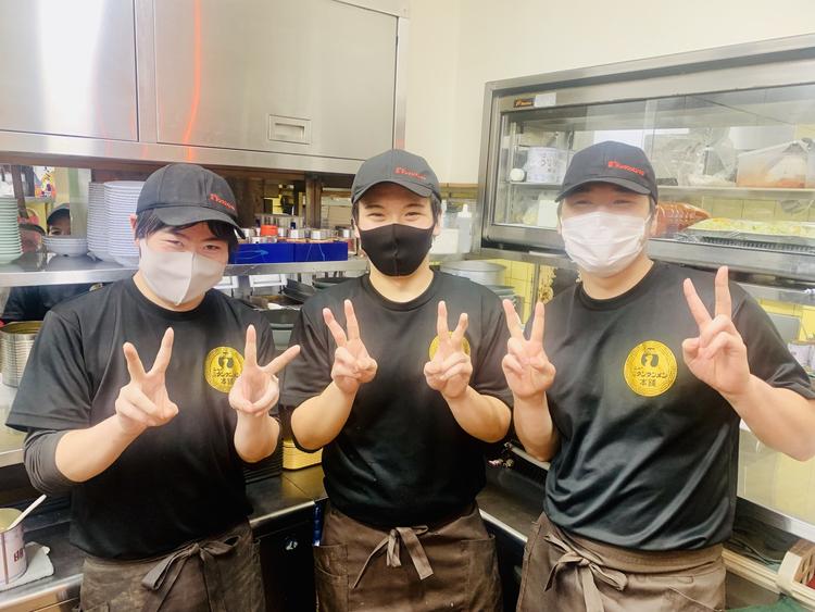 社員・バイトみんな仲良しです♪