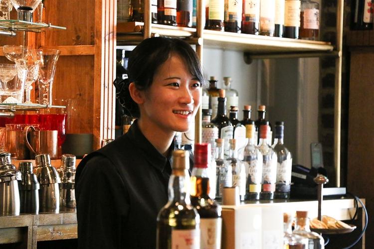 女性バーテンダーも活躍中!
