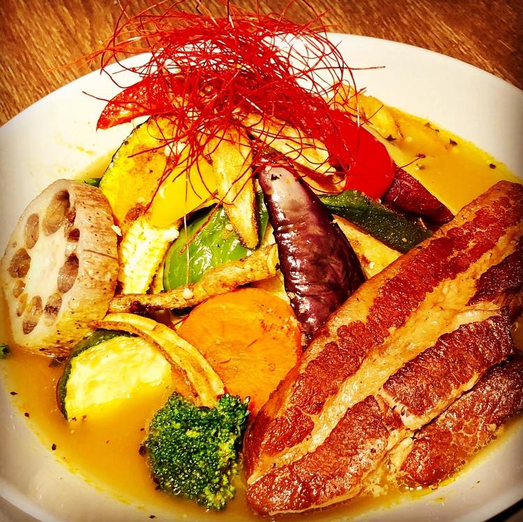 20種類の野菜と豚角煮のスープカレー