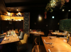 店内も自社設計。デザインも学べる。