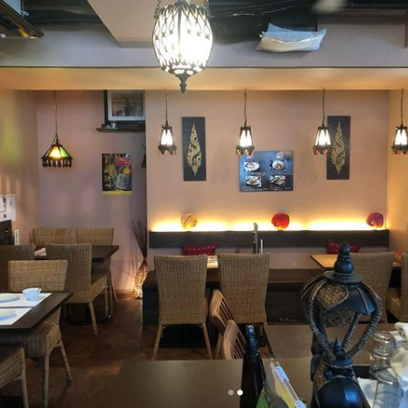 店内は広々としていて落ち着いた雰囲気です