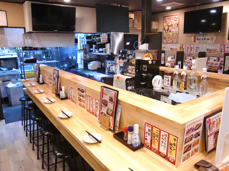 40席程度の賑やかな大衆酒場です◎