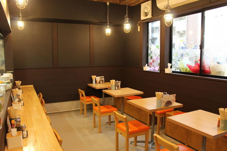明るく可愛らしい雰囲気の店内