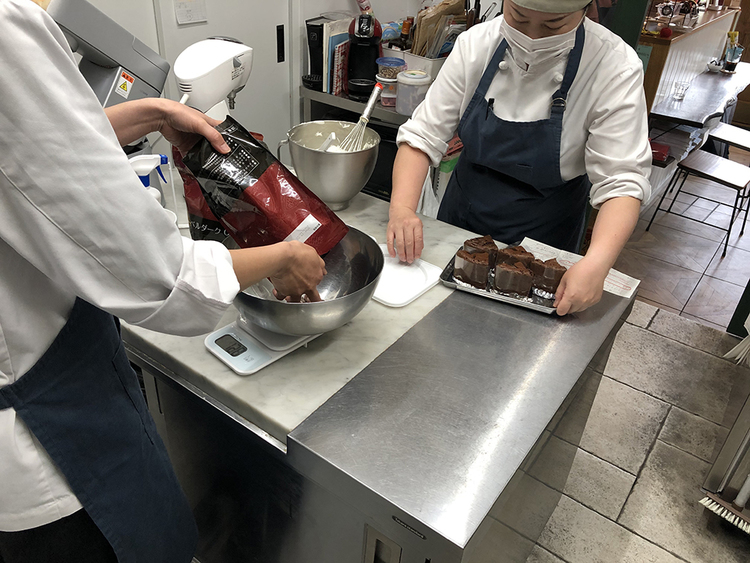 お客様のオーダーに合わせてデザインを考案