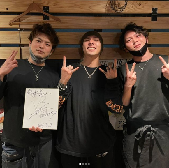 ラップアーティスト来店(左がオーナー)