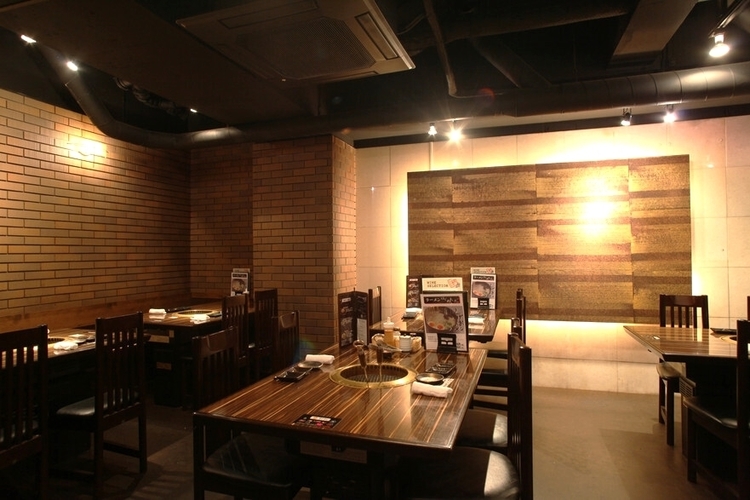 店内は照明もこだわっています