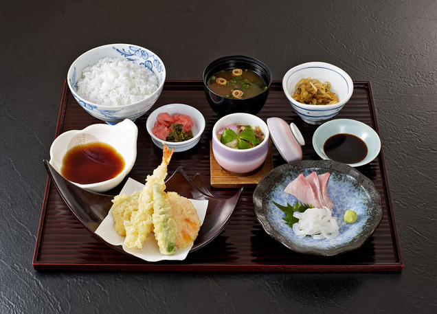 様々な種類の定食をご用意