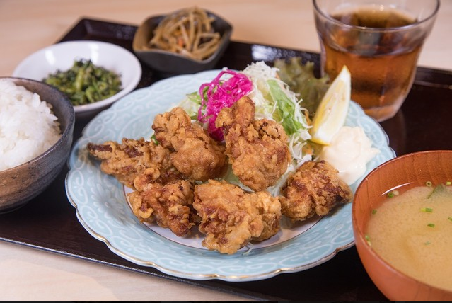 ボリューム満点の定食
