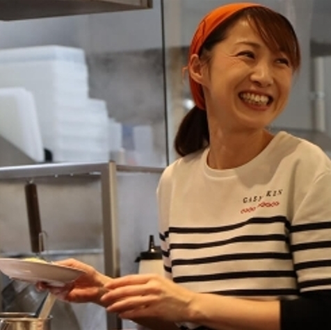 店内は木を基調としており落ち着いた雰囲気