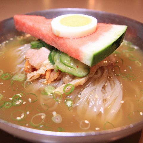 冷麺はスープから麺まで三福園オリジナル!