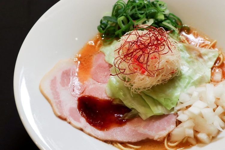 甘エビの旨味を感じるオレンジ色のオイル