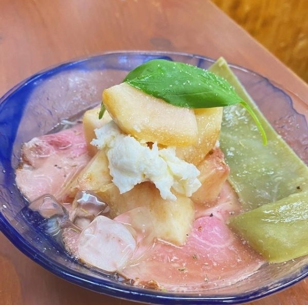 白桃とモッツァレラを使った創作ラーメン