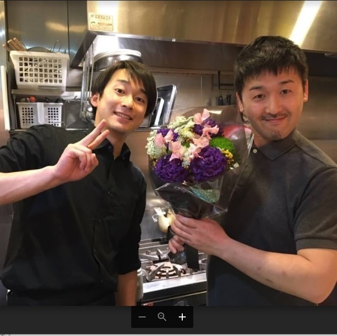アルバイトからの信頼の厚い店長です♪