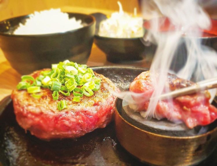 こだわりのハンバーグを提供します!