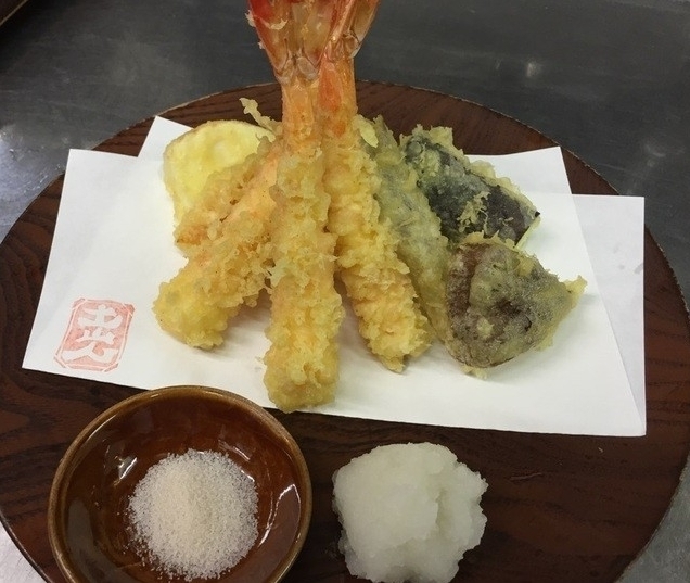薄衣でサックリとした旬野菜の天ぷら
