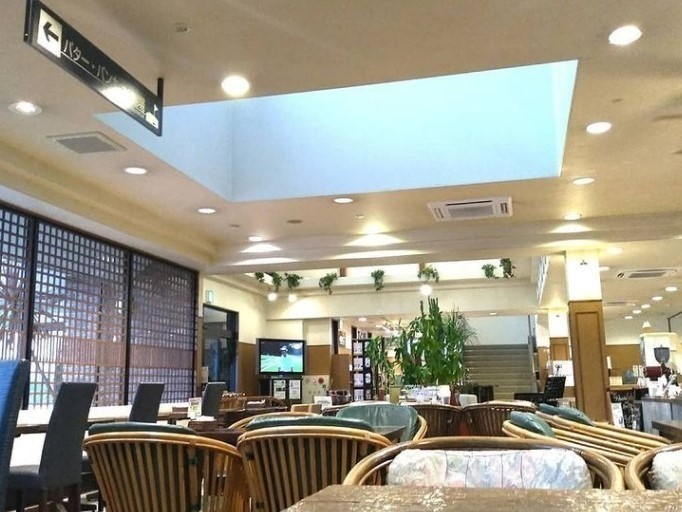 店内は広々していてくつろげます♪