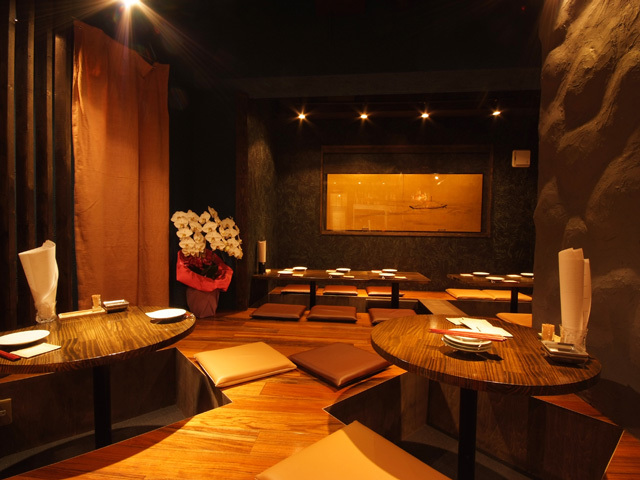 掘りごたつのある落ち着いた雰囲気の店内