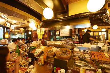 店内はいつも賑わっています