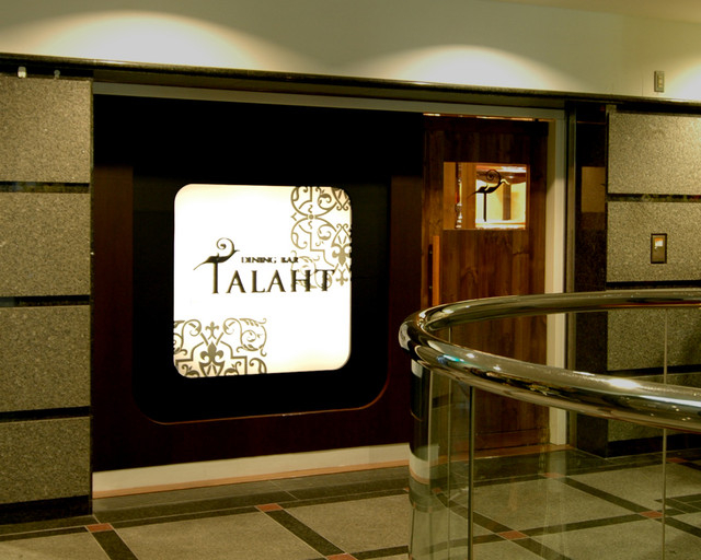 繁華街の奥にひっそりと…